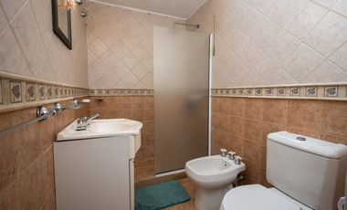 Venta CASA CON PILETA EXCELENTE UBICACION