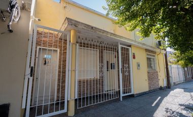 Venta CASA CON PILETA EXCELENTE UBICACION