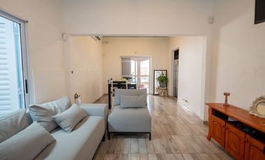 Venta CASA CON PILETA EXCELENTE UBICACION