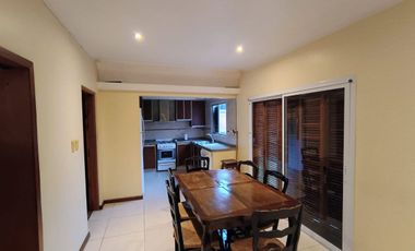 CASA A LA VENTA EN CANDIOTI NORTE.