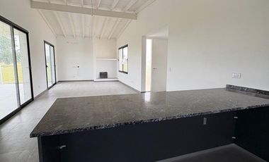 CASA EN VENTA A ESTRENAR LA FEDERALA, LOBOS