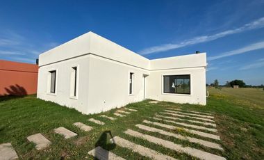 CASA EN VENTA A ESTRENAR LA FEDERALA, LOBOS