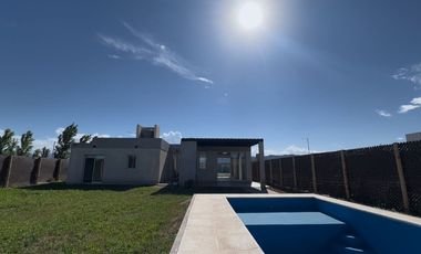 Casa 3 Hab 3 Baños Pileta Rivadavia B Privado