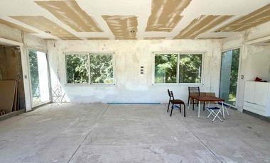 QUINCHO EN VENTA . A TERMINAR. CON GRAN TERRENO