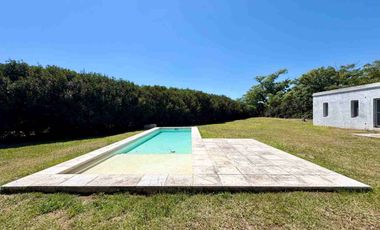 QUINCHO EN VENTA . A TERMINAR. CON GRAN TERRENO