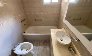Depto ALQUILER 3 ambientes con patio Lomas