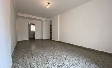 Depto ALQUILER 3 ambientes con patio Lomas