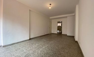 Depto ALQUILER 3 ambientes con patio Lomas