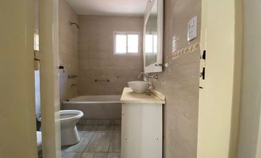 Depto ALQUILER 3 ambientes con patio Lomas