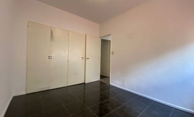 Depto ALQUILER 3 ambientes con patio Lomas