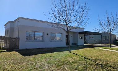 ALQUILER CASA 4 AMBIENTES SAN SEBASTIAN AREA 10