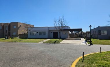 ALQUILER CASA 4 AMBIENTES SAN SEBASTIAN AREA 10