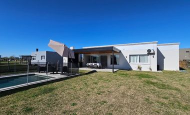 ALQUILER CASA 4 AMBIENTES SAN SEBASTIAN AREA 10