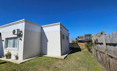 ALQUILER CASA 4 AMBIENTES SAN SEBASTIAN AREA 10