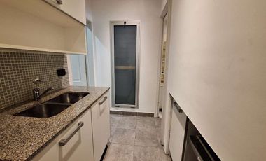 VENTA OFICINA LOCAL CON COCHERA FRENTE HAEDO NORTE