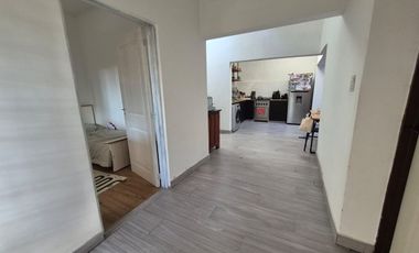 CASA DE 3 AMBIENTES EN VENTA EN LANUS CON TERRAZA