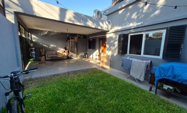 CASA DE 3 AMBIENTES EN VENTA EN LANUS CON TERRAZA