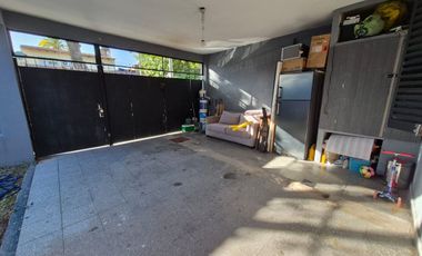 CASA DE 3 AMBIENTES EN VENTA EN LANUS CON TERRAZA