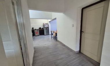 CASA DE 3 AMBIENTES EN VENTA EN LANUS CON TERRAZA