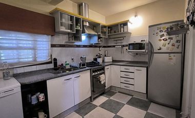 VENTA DE CASA 5 AMBIENTES ADROGUE CENTRO PILETA