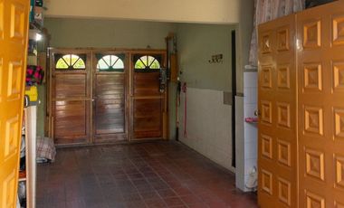 VENTA DE CASA 5 AMBIENTES ADROGUE CENTRO PILETA