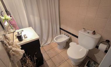 VENTA DE CASA 5 AMBIENTES ADROGUE CENTRO PILETA