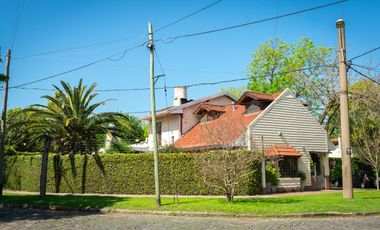 VENTA DE CASA 5 AMBIENTES ADROGUE CENTRO PILETA