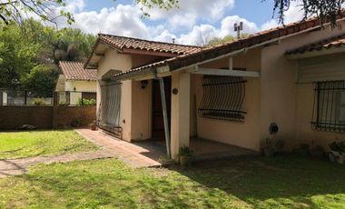 Venta casa 5 ambientes Longchamps Cochera Parrilla