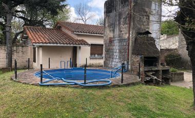 Venta casa 5 ambientes Longchamps Cochera Parrilla