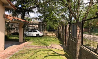 Venta casa 5 ambientes Longchamps Cochera Parrilla