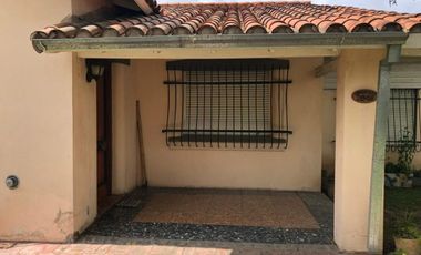 Venta casa 5 ambientes Longchamps Cochera Parrilla