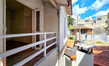 PH DE 3 AMBIENTES EN  VENTA  EN HAEDO CON PARRILLA
