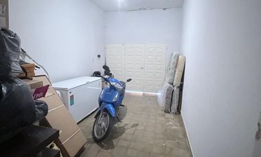 OPORTUNIDAD - CASA CON DEPTO - BARRIO  ALTAMIRA