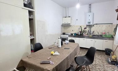 OPORTUNIDAD - CASA CON DEPTO - BARRIO  ALTAMIRA