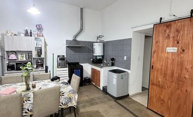 OPORTUNIDAD - CASA CON DEPTO - BARRIO  ALTAMIRA