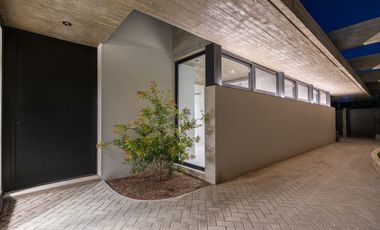 CASA EN VENTA GONNET 3 DORMITORIOS ENTRE CAMINOS