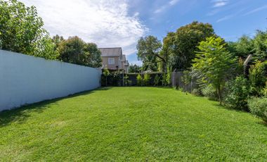 CASA EN VENTA GONNET 3 DORMITORIOS ENTRE CAMINOS