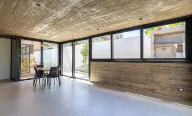 CASA EN VENTA GONNET 3 DORMITORIOS ENTRE CAMINOS