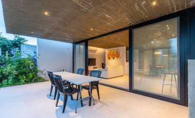 CASA EN VENTA GONNET 3 DORMITORIOS ENTRE CAMINOS