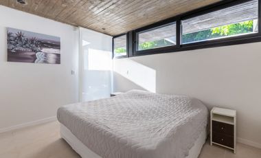 CASA EN VENTA GONNET 3 DORMITORIOS ENTRE CAMINOS