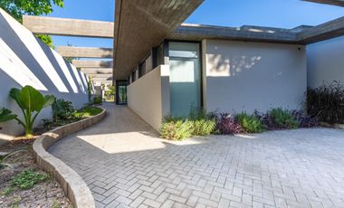 CASA EN VENTA GONNET 3 DORMITORIOS ENTRE CAMINOS