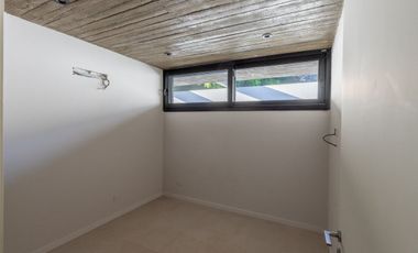 CASA EN VENTA GONNET 3 DORMITORIOS ENTRE CAMINOS