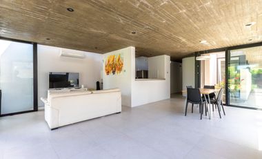 CASA EN VENTA GONNET 3 DORMITORIOS ENTRE CAMINOS