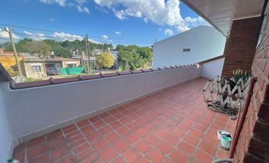 VENTA CASA 3 AMBIENTES MÁS 3 DEPTOS TRUJUI MORENO