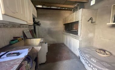 VENTA CASA 3 AMBIENTES MÁS 3 DEPTOS TRUJUI MORENO