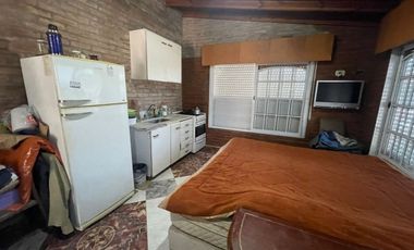 VENTA CASA 3 AMBIENTES MÁS 3 DEPTOS TRUJUI MORENO