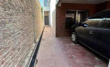 VENTA CASA 3 AMBIENTES MÁS 3 DEPTOS TRUJUI MORENO