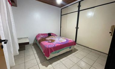 VENTA CASA 3 AMBIENTES MÁS 3 DEPTOS TRUJUI MORENO