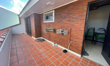 VENTA CASA 3 AMBIENTES MÁS 3 DEPTOS TRUJUI MORENO