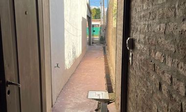 VENTA CASA 3 AMBIENTES MÁS 3 DEPTOS TRUJUI MORENO